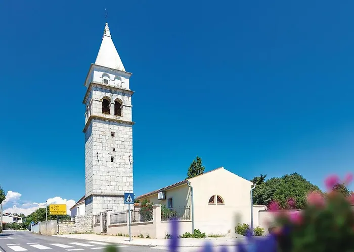 Nyaraló In With Jacuzzi