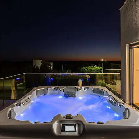 In With Jacuzzi * Krnica