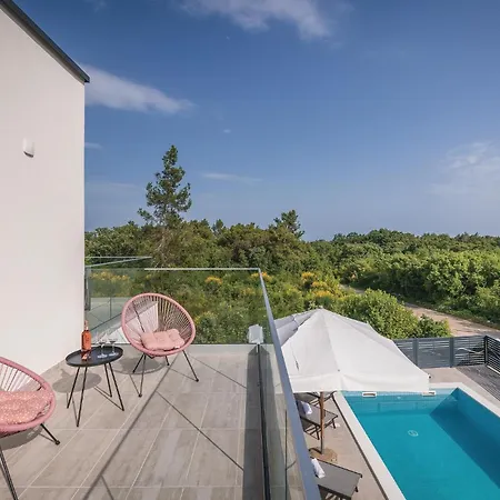 Holiday home In With Jacuzzi *