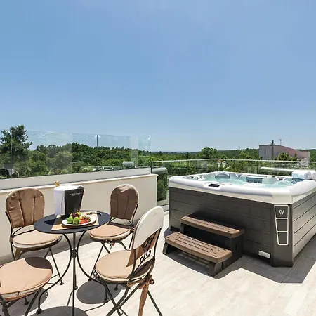 Holiday home In With Jacuzzi *
